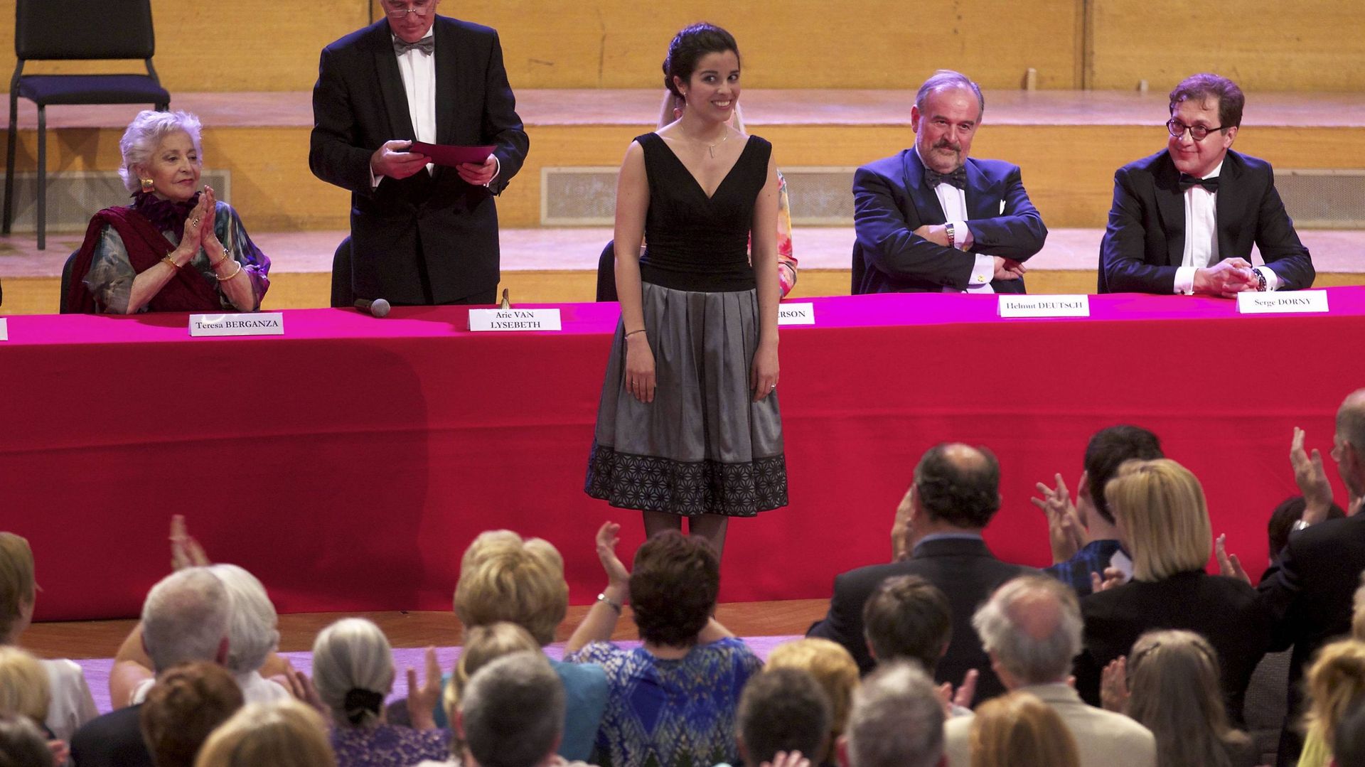 Jodie Devos recevant son deuxième prix, lors de la proclamation, le 31 mai 2014
