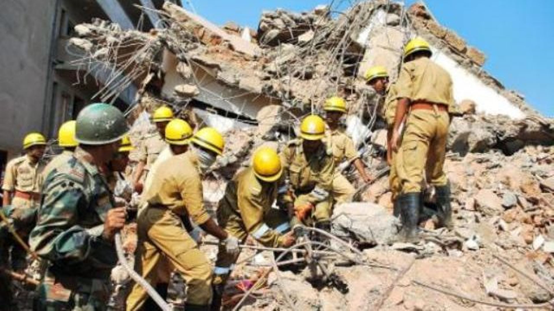 inde-17-morts-16-disparus-suite-a-l-effondrement-d-un-immeuble