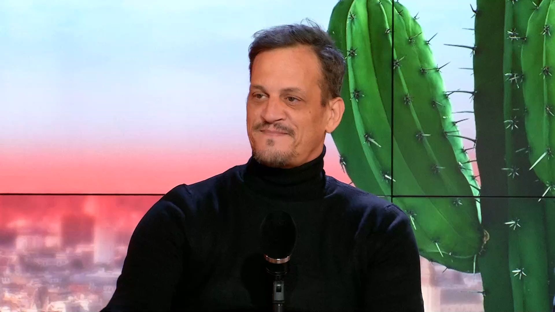 "On aurait dit Loana qui sortait de Loft Story" : James Deano revient sur l’incarcération de Nicolas Sarkozy dans le Cactus