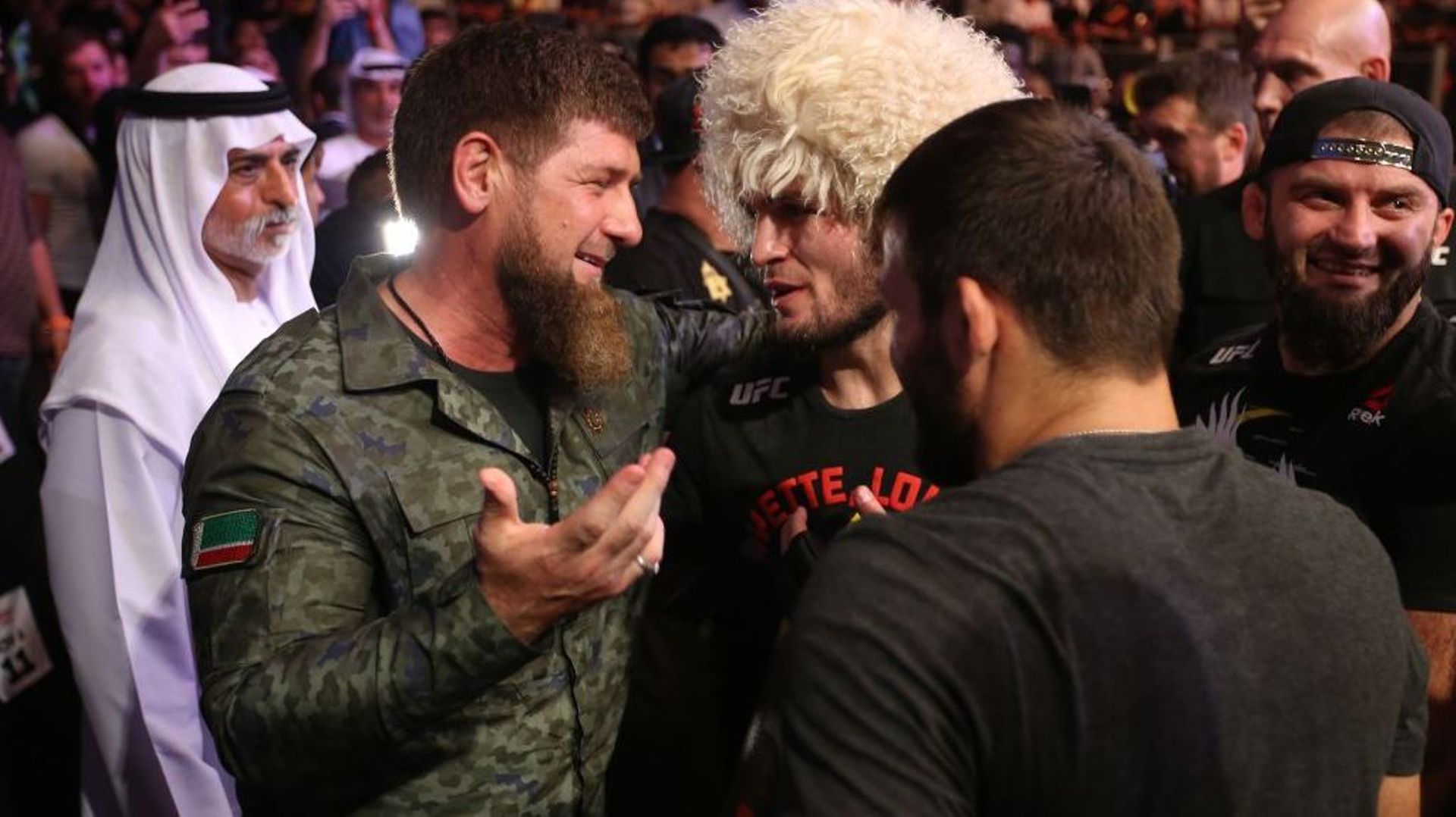 Ramzan Kadyrov félicitait Khabib Nurmagomedov pour sa victoire contre Dustin Poirier en UFC poids plume en septembre 2019.