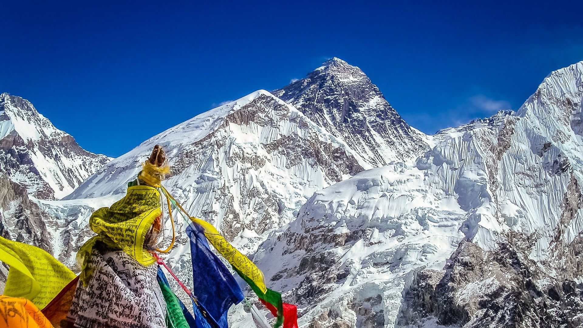 le-nepal-prolonge-les-permis-des-alpinistes-contraints-d-abandonner-l-ascension-de-l-everest-lors-du-seisme