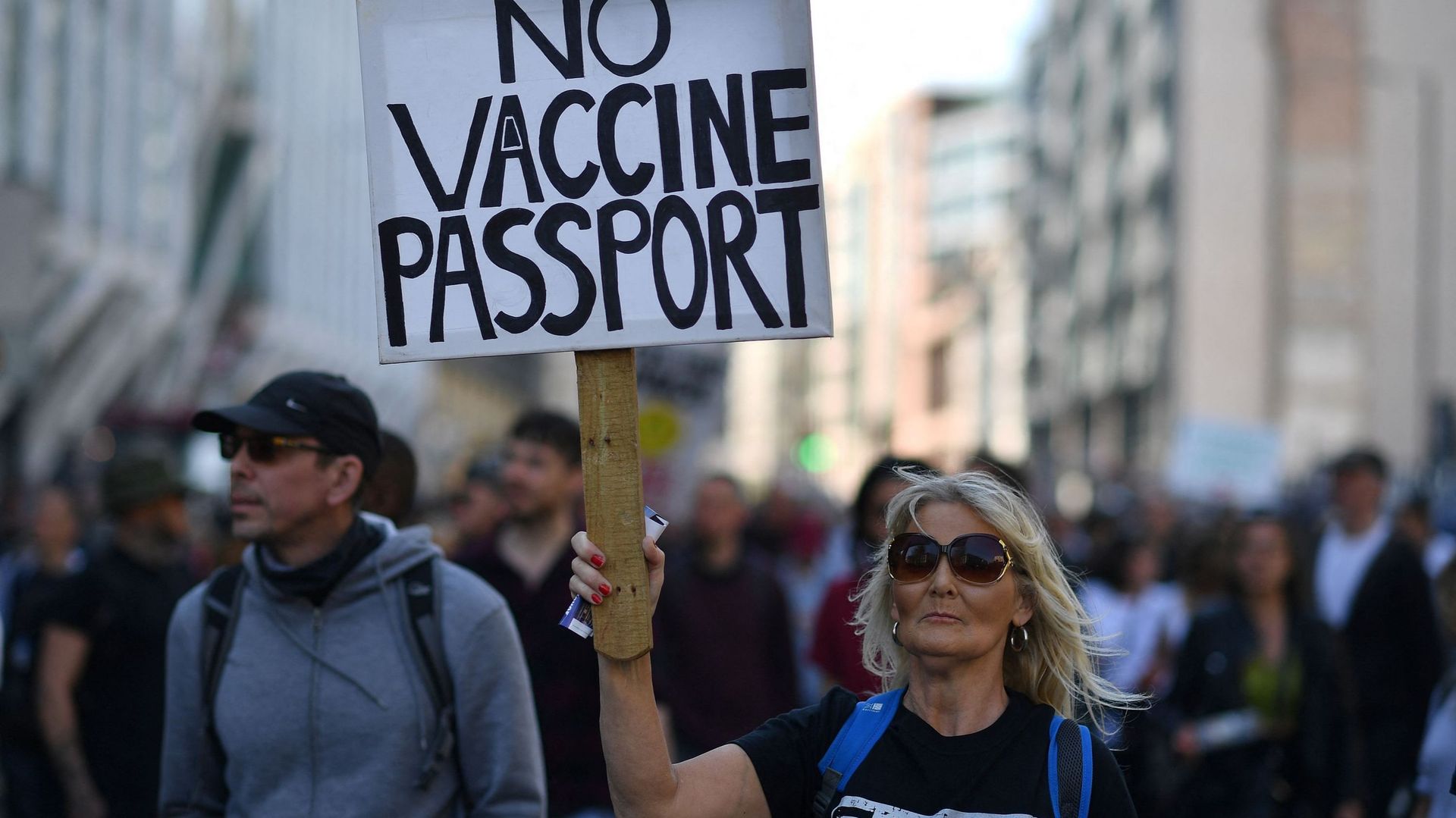 Coronavirus : Cinq personnes arrêtées lors d'une manifestation massive à Londres