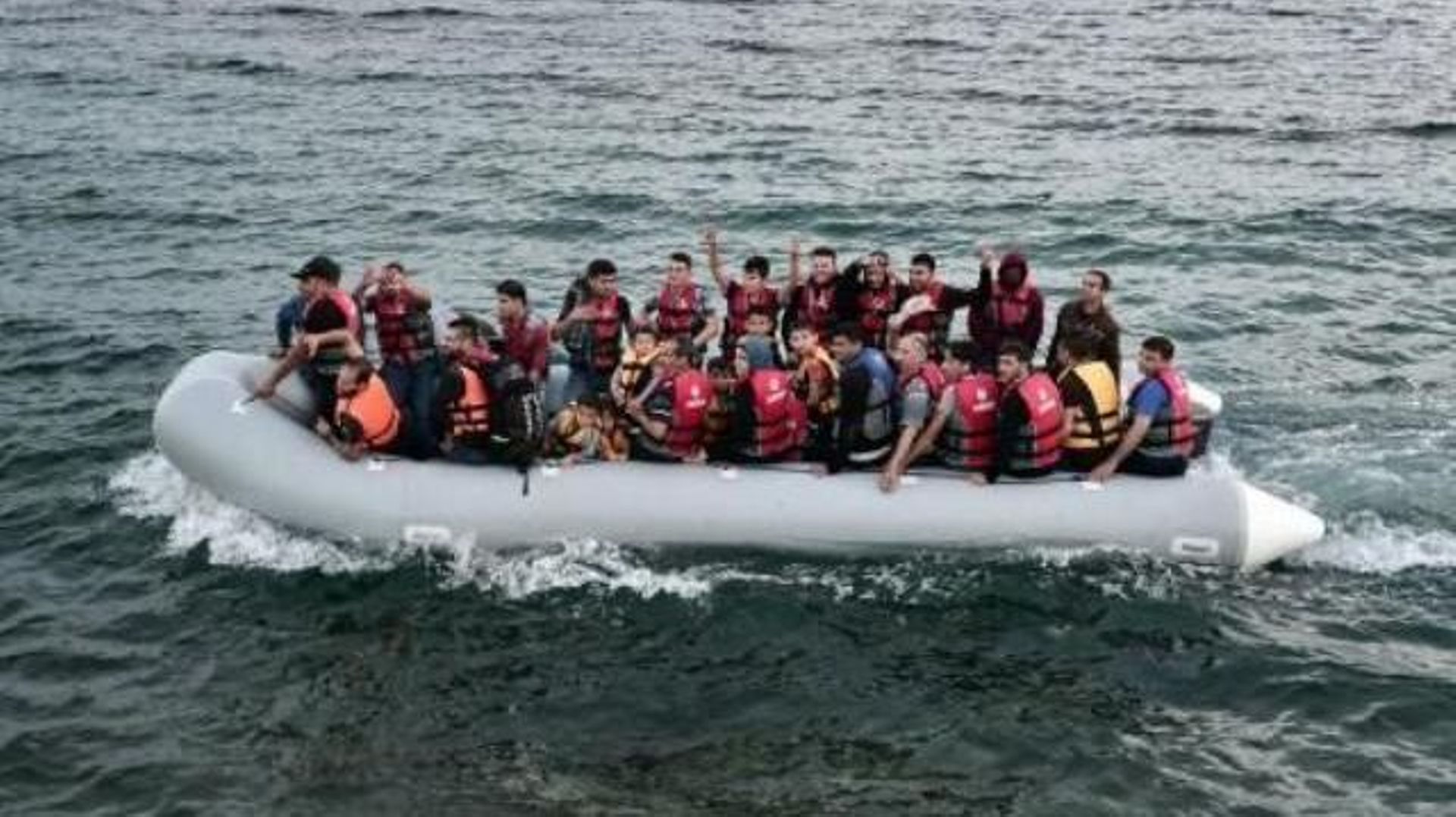 Plus de mille migrants sauvés ce week-end en Méditerranée - RTBF Actus