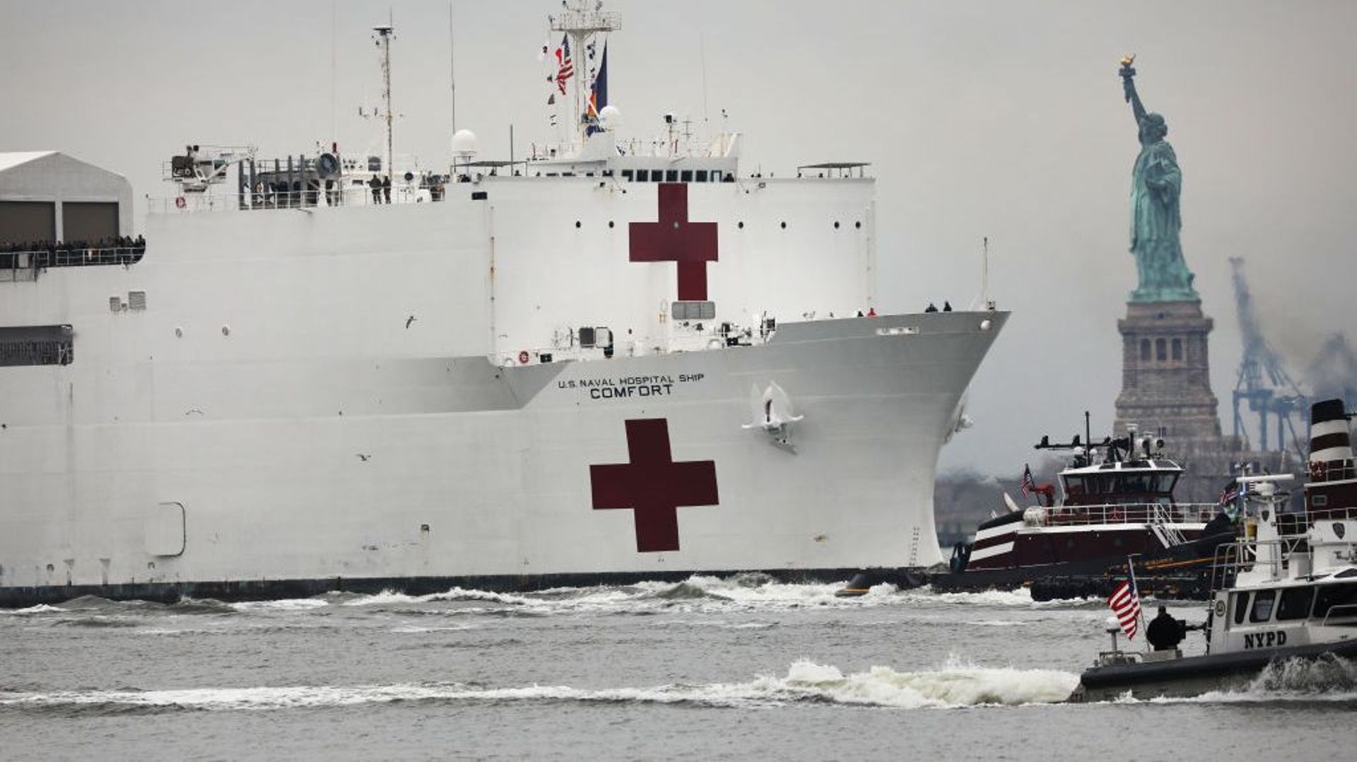 Coronavirus in the United States: arrival in New York of a 1,000-bed military hospital ship