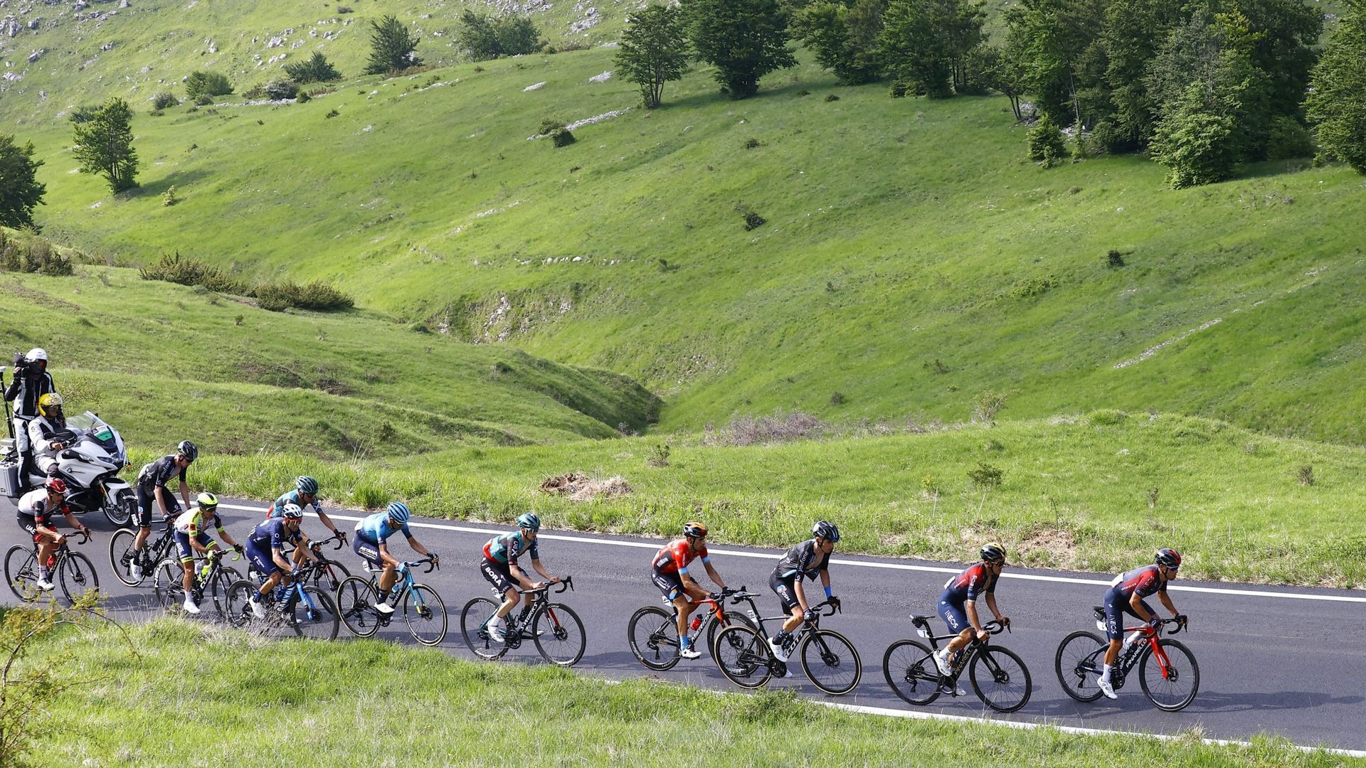 Les coureurs dans la montée du Blockhaus lors du Giro 2022.