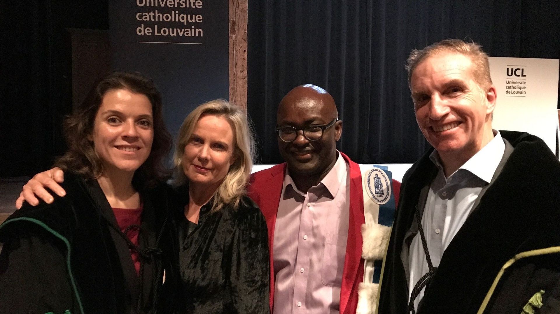 L'intellectuel camerounais, Achille Mbembe (au centre), à l'UCL lors de sa nomination en octobre 2017.