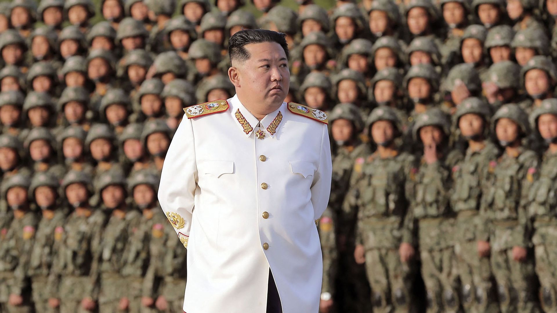 Cette photo a été prise le 27 avril 2022 et publiée par l’agence de presse officielle de la Corée du Nord, Korean Central News Agency (KCNA).