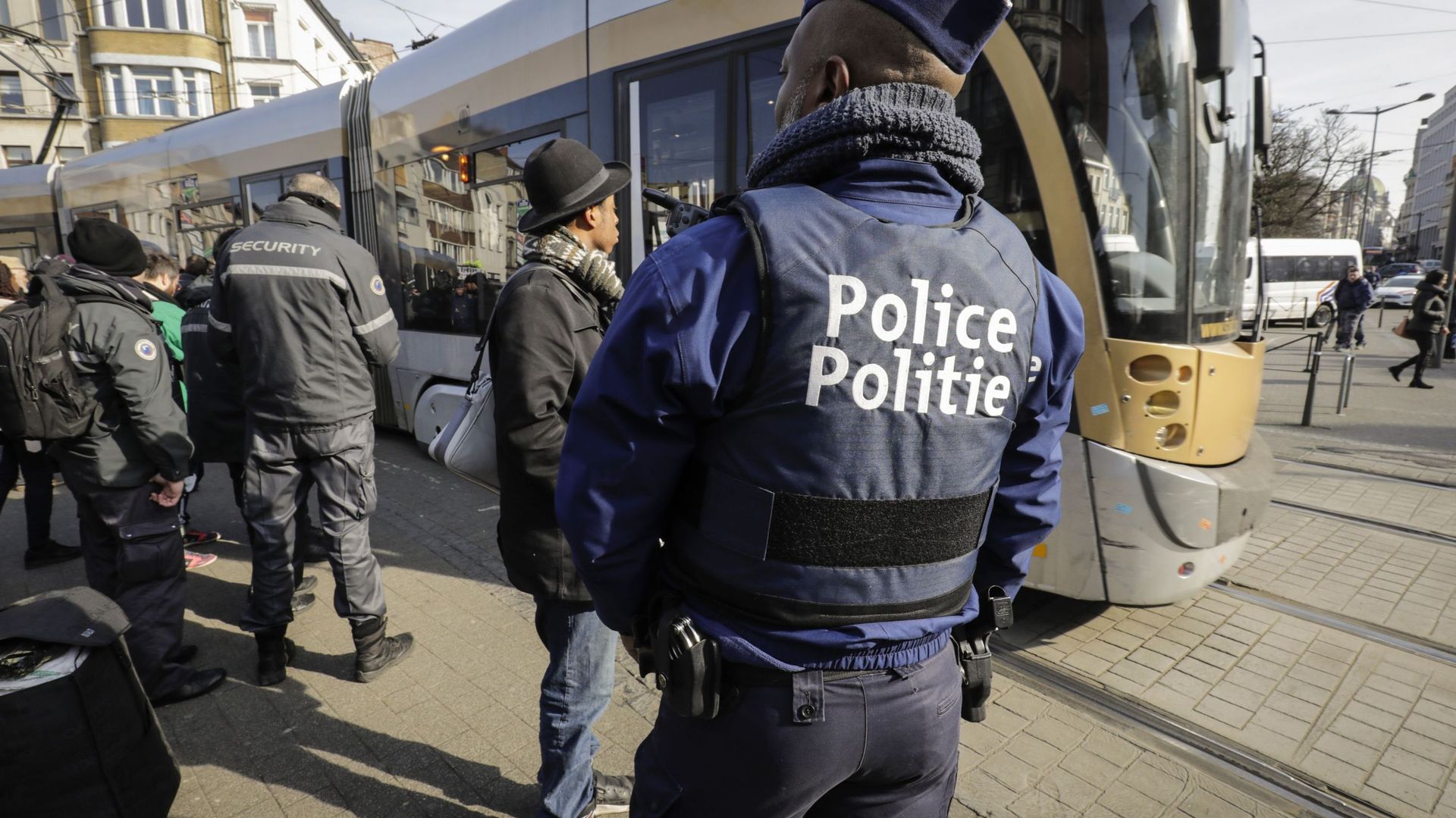 Drogues Et Armes Saisies Lors D'un Gros Contrôle Dans Les Transports En ...