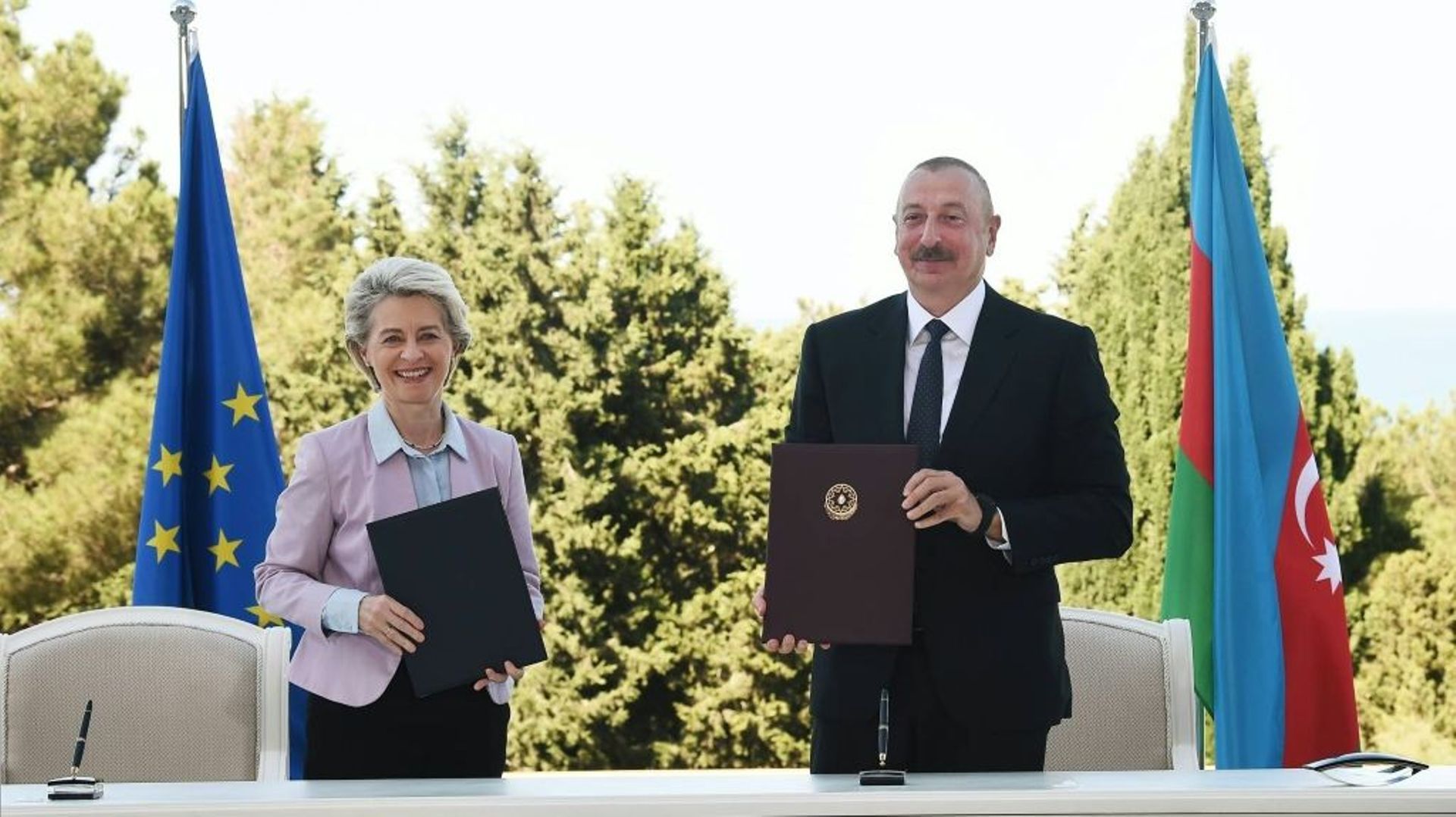 Ursula von der Leyen et le président azerbaïdjanais Ilham Aliev à Bakou, le 18 juillet 2022. L’UE va doubler ses importations de gaz naturel depuis l’Azerbaïdjan