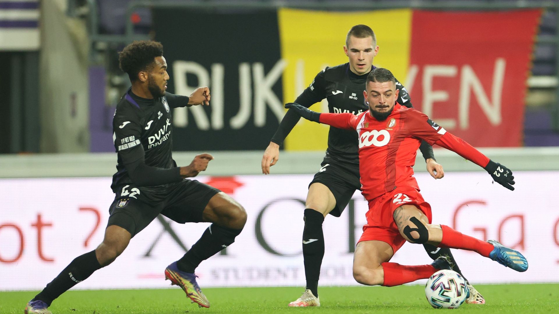 100% Sport "Coup de sonde": Qui va remporter le Clasico ?