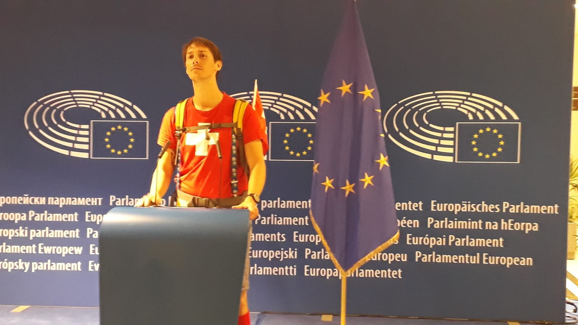 Gilles le Suisse tente de comprendre l'Europe: visite guidée du parlement