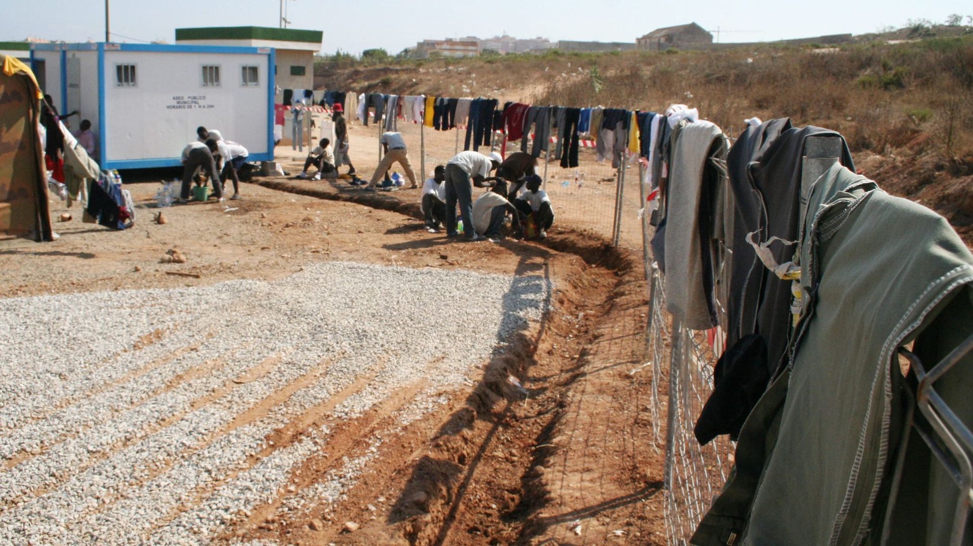 des-milliers-de-migrants-repouss-s-la-fronti-re-avec-le-maroc-rtbf