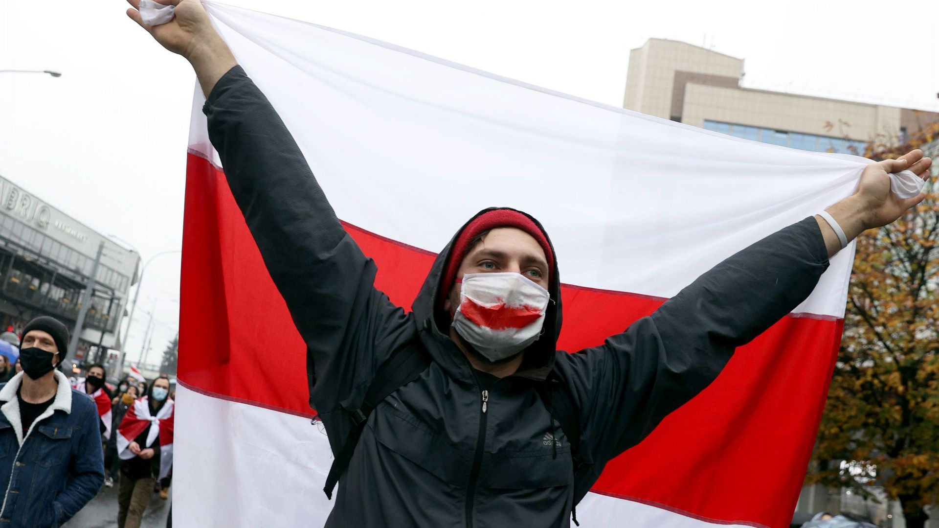 Biélorussie : la menace de tirs à balles réelles n’arrête pas les milliers de manifestants