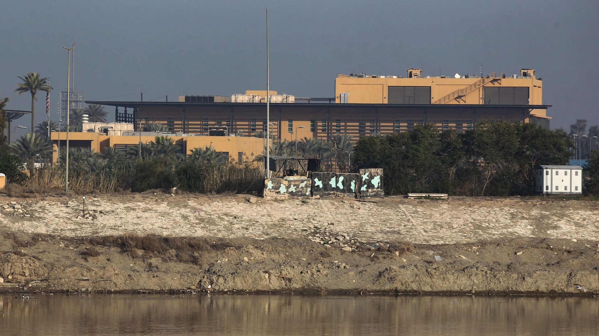 L'ambassade américaine de l'autre côté du fleuve Tigre à Bagdad, capitale de l'Irak, le 3 janvier 2020.