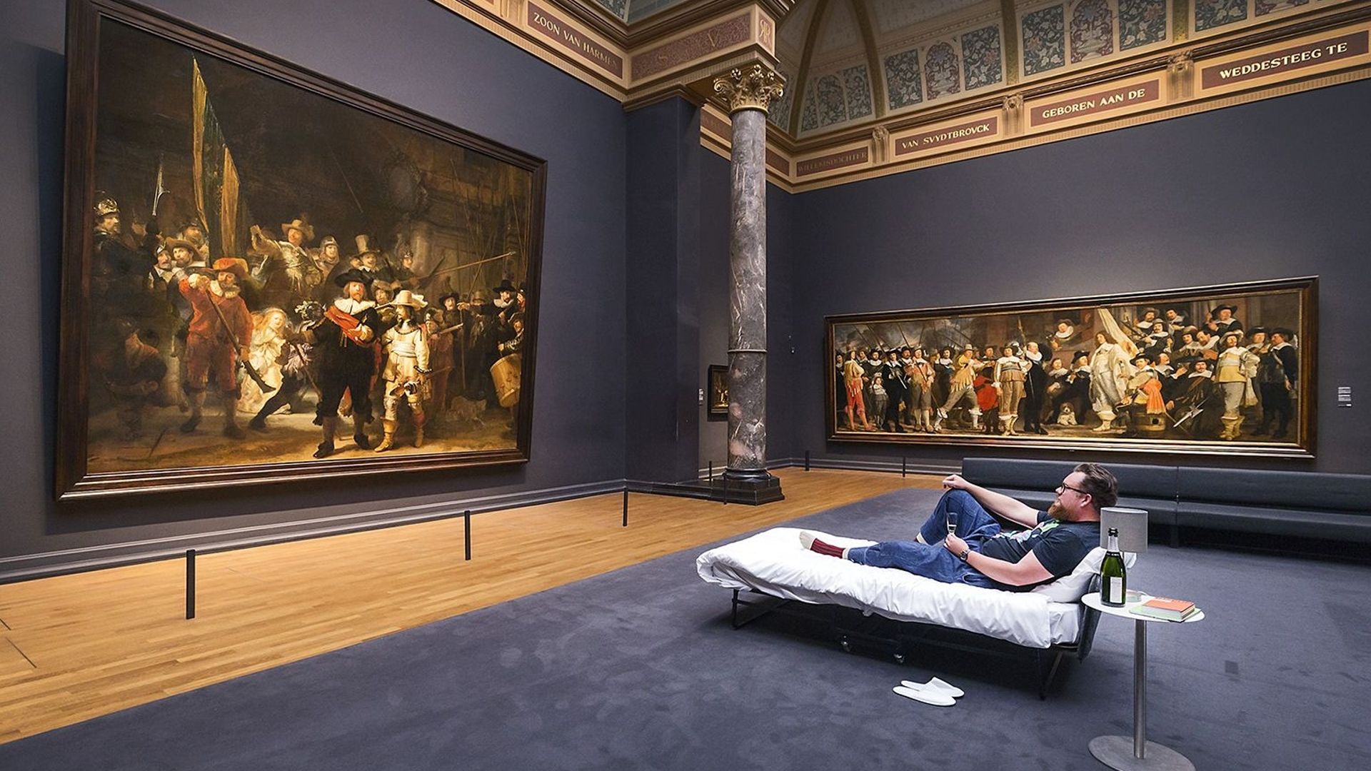 Le Rijksmuseum d'Amsterdam a dévoilé mercredi sa toute première exposition de l'ensemble de ses oeuvres de Rembrandt.