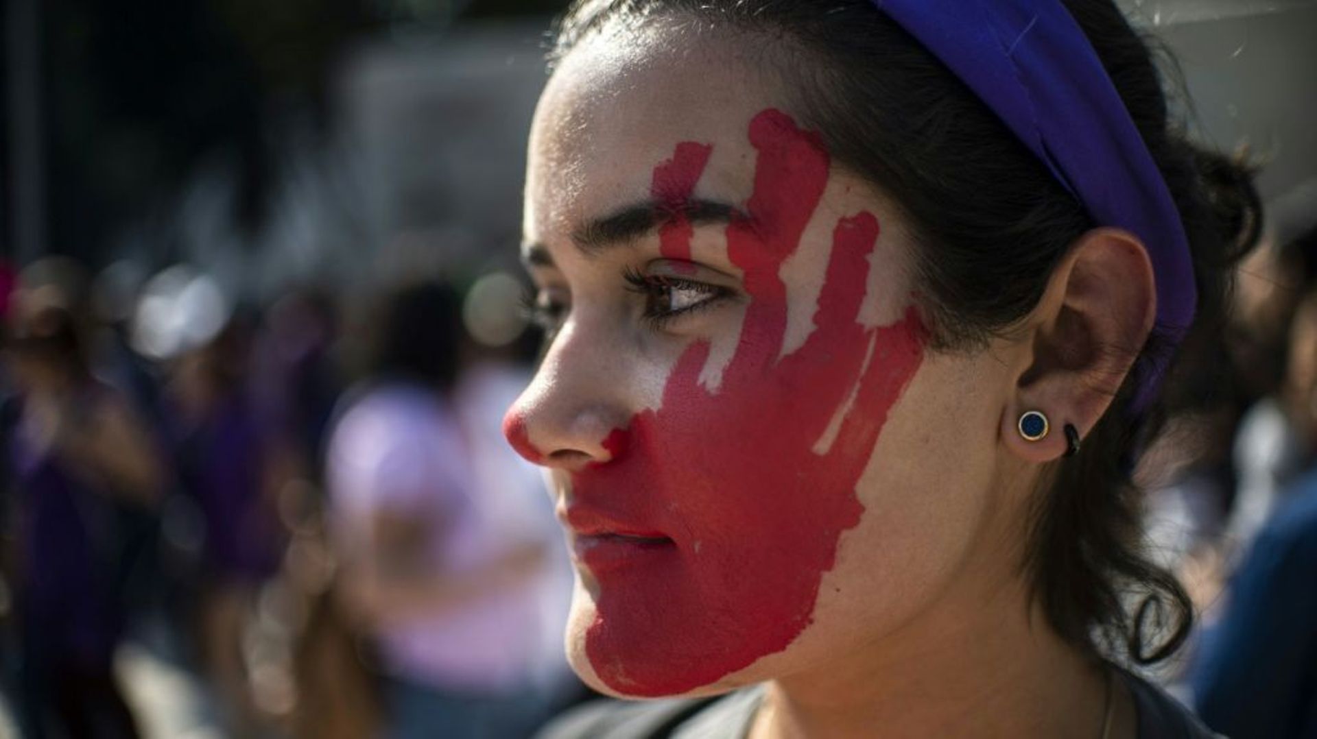 Une femme manifeste contre les violences faites à ses congénères, le 2 février 2019 à Mexico