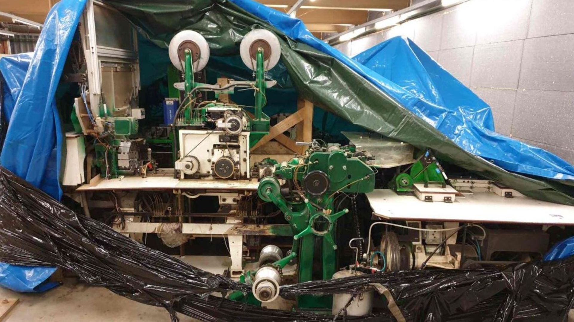 La machine à fabriquer les cigarettes contrefaites