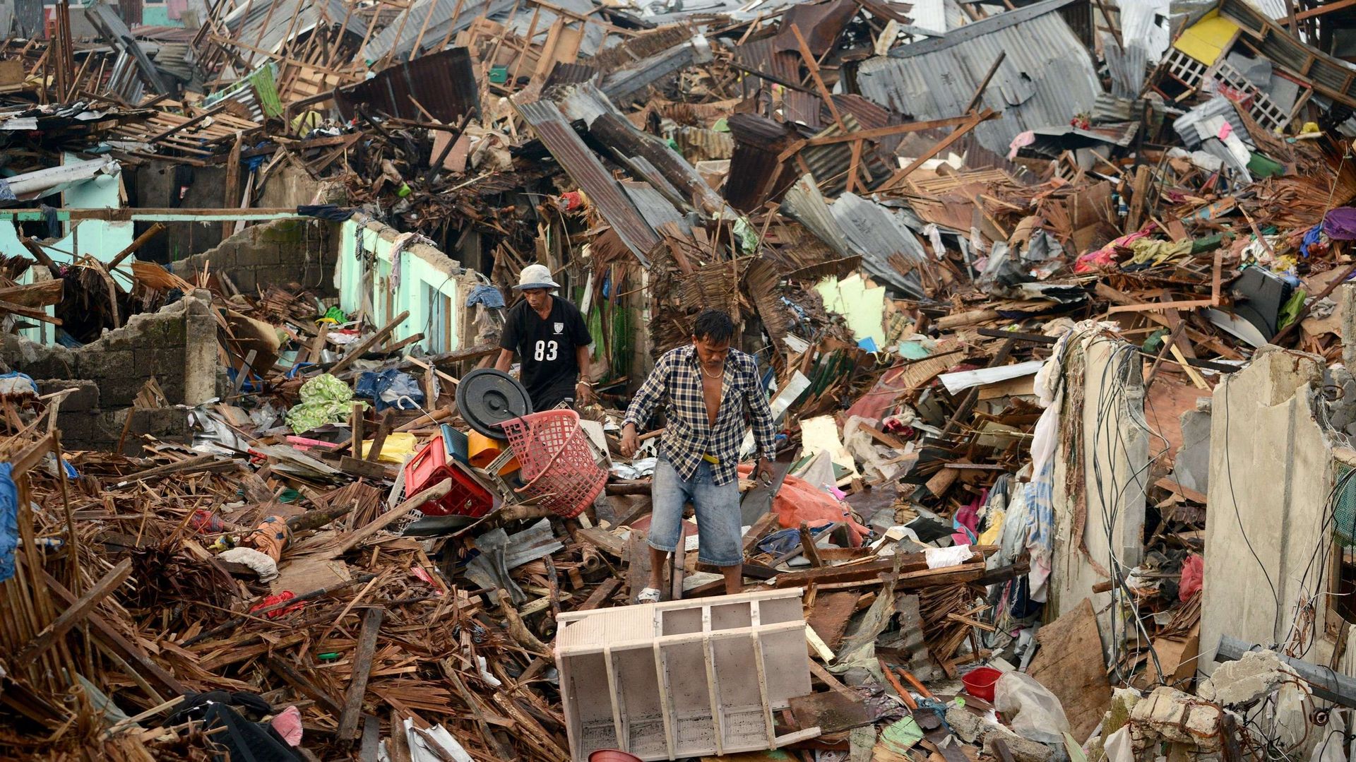 le-bilan-du-typhon-haiyan-passe-a-5500-morts