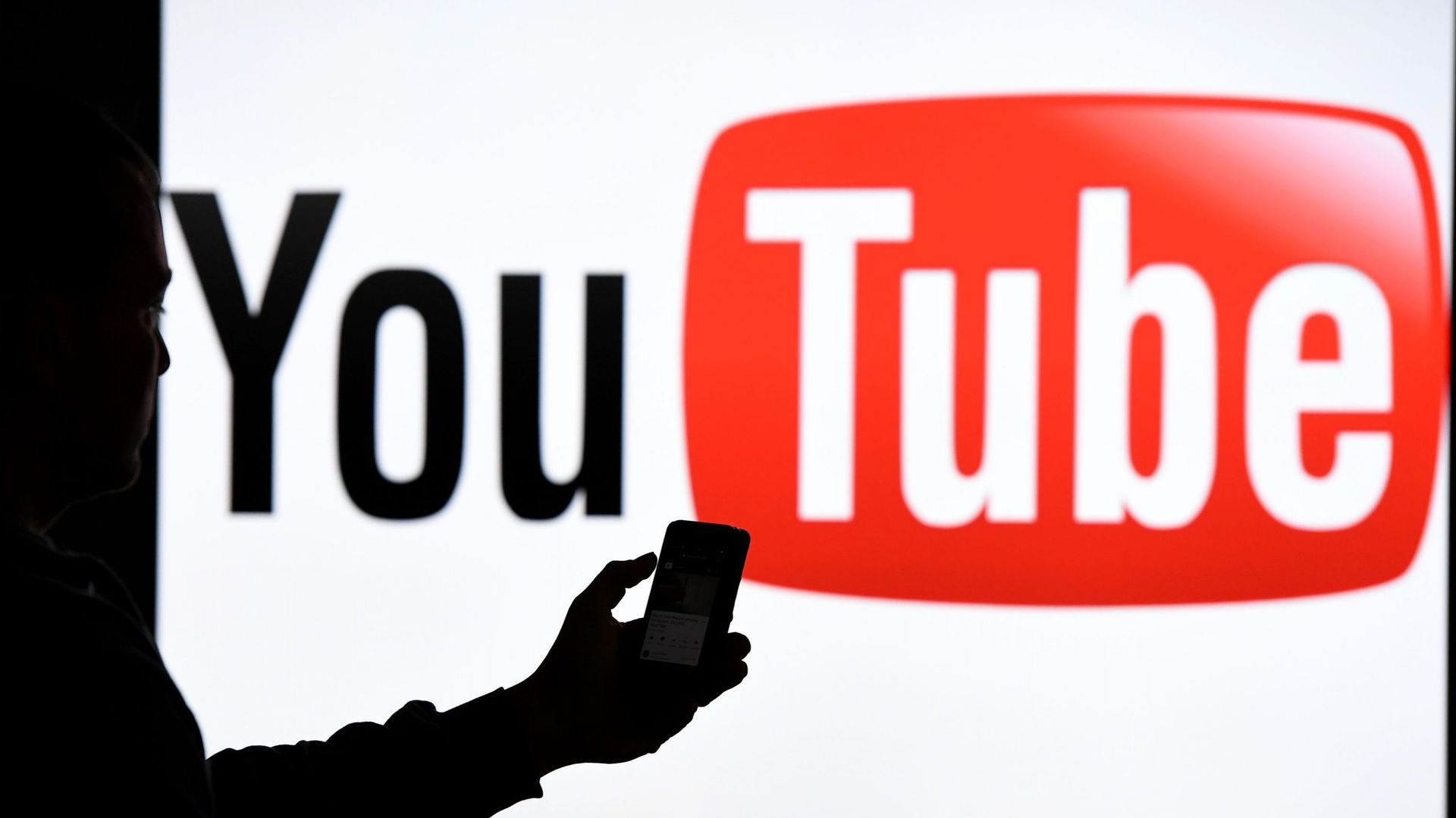YouTube bannit la chaîne pro-Trump OAN pour une semaine