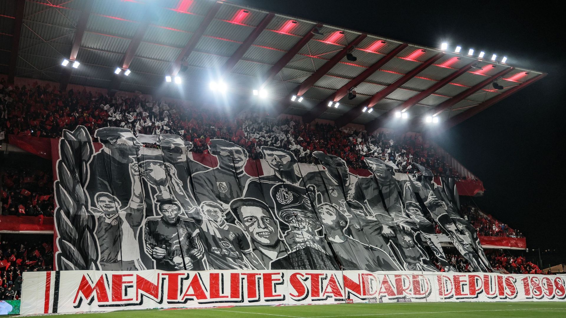 Standard : Un Tifo Somptueux Et La Présence Des Vieilles Gloires Pour ...