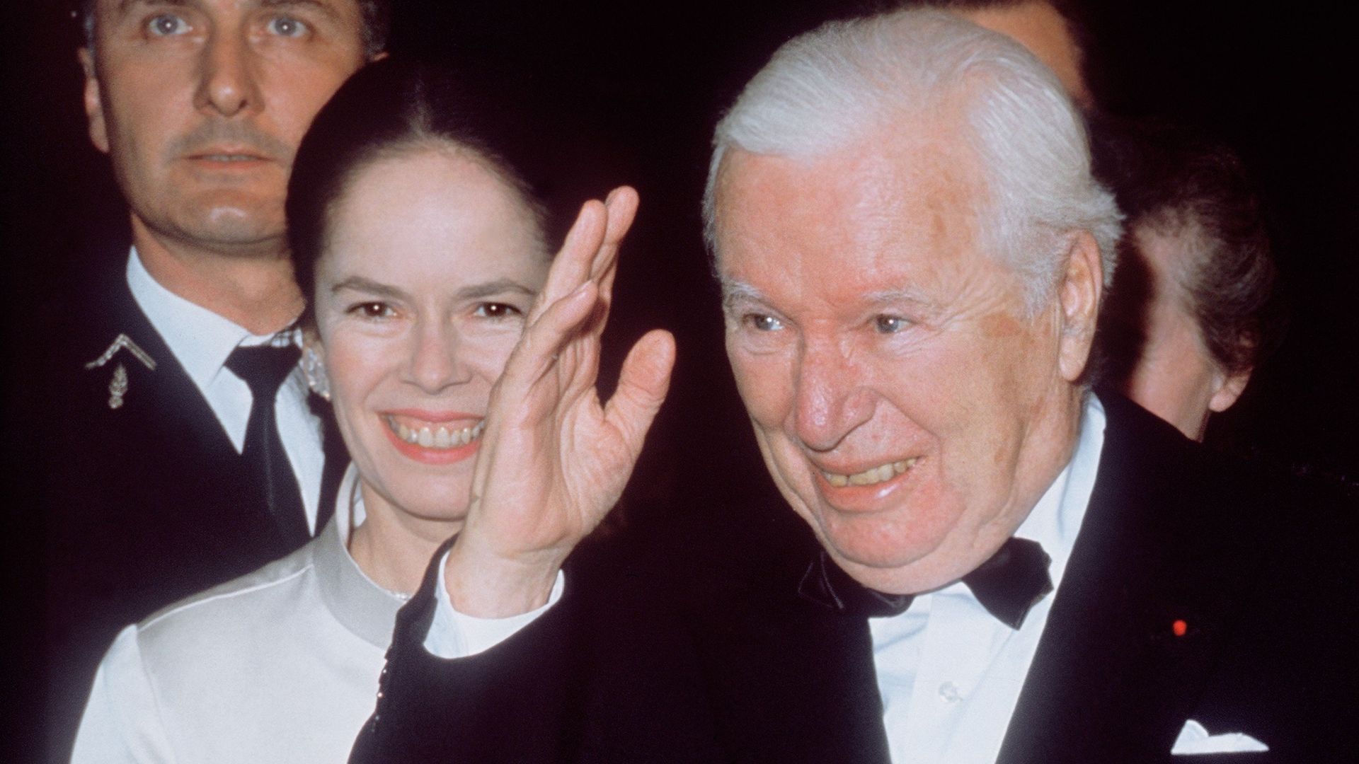 Charlie Chaplin et son épouse Oona en 1971. 