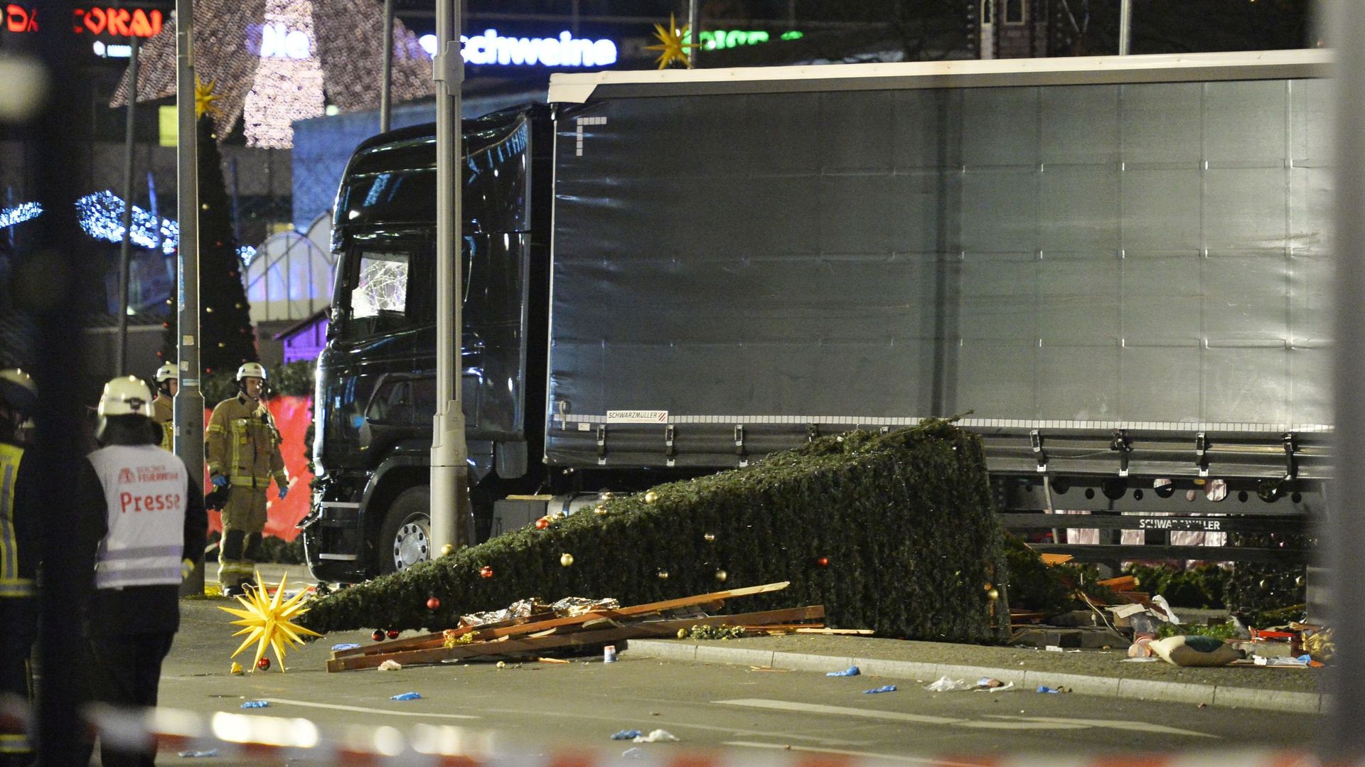 Attaque au camion sur un marché de Noël à Berlin: la piste de l'attentat privilégiée