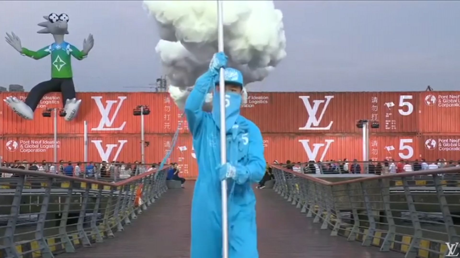 La mode revient pour de vrai avec un défilé Louis Vuitton à Shanghai
