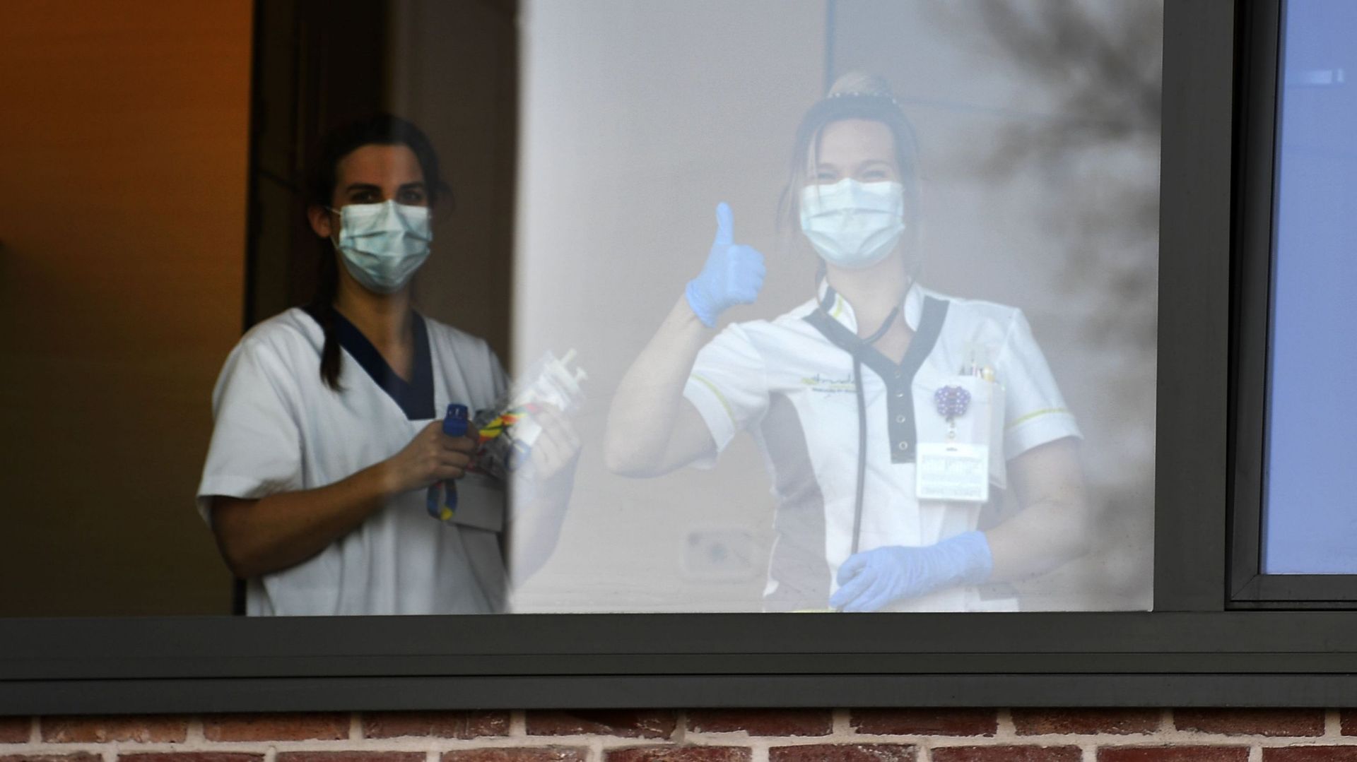 Des étudiants infirmiers bouleversent leur formation universitaire pour donner un coup de main dans les hôpitaux du pays