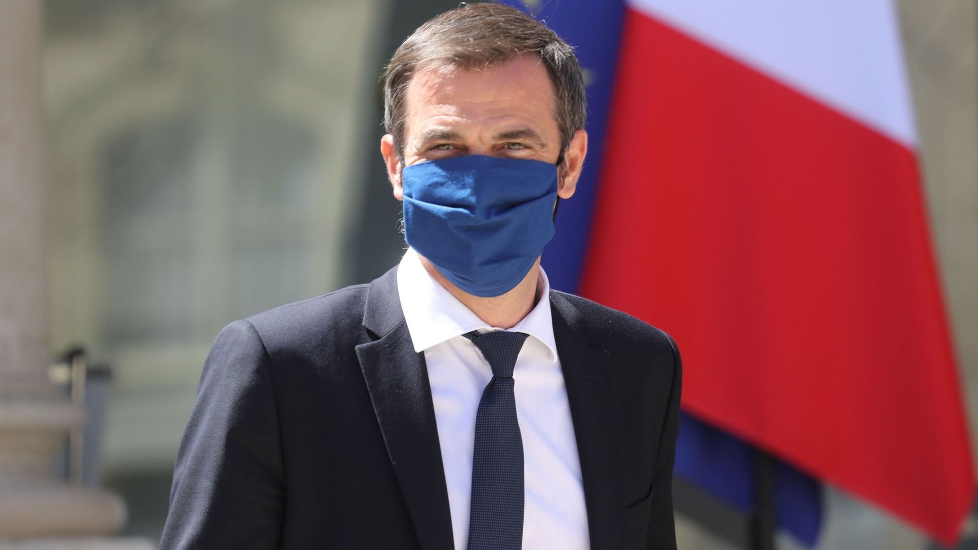 Le ministre français de la santé Olivier Véran a souligné mardi que la France et les Européens sont "dans l'attente de grands laboratoires pour disposer d'un vaccin". 