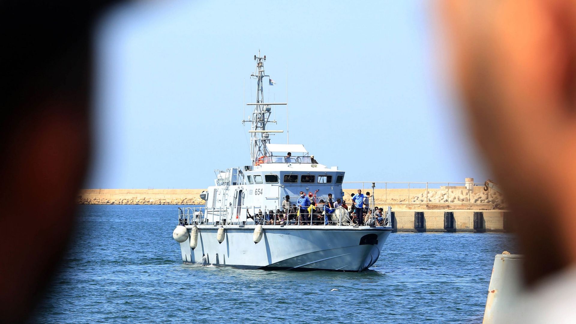 La marine libyenne menace de "saisir" des bateaux d'ONG portant secours aux migrants
