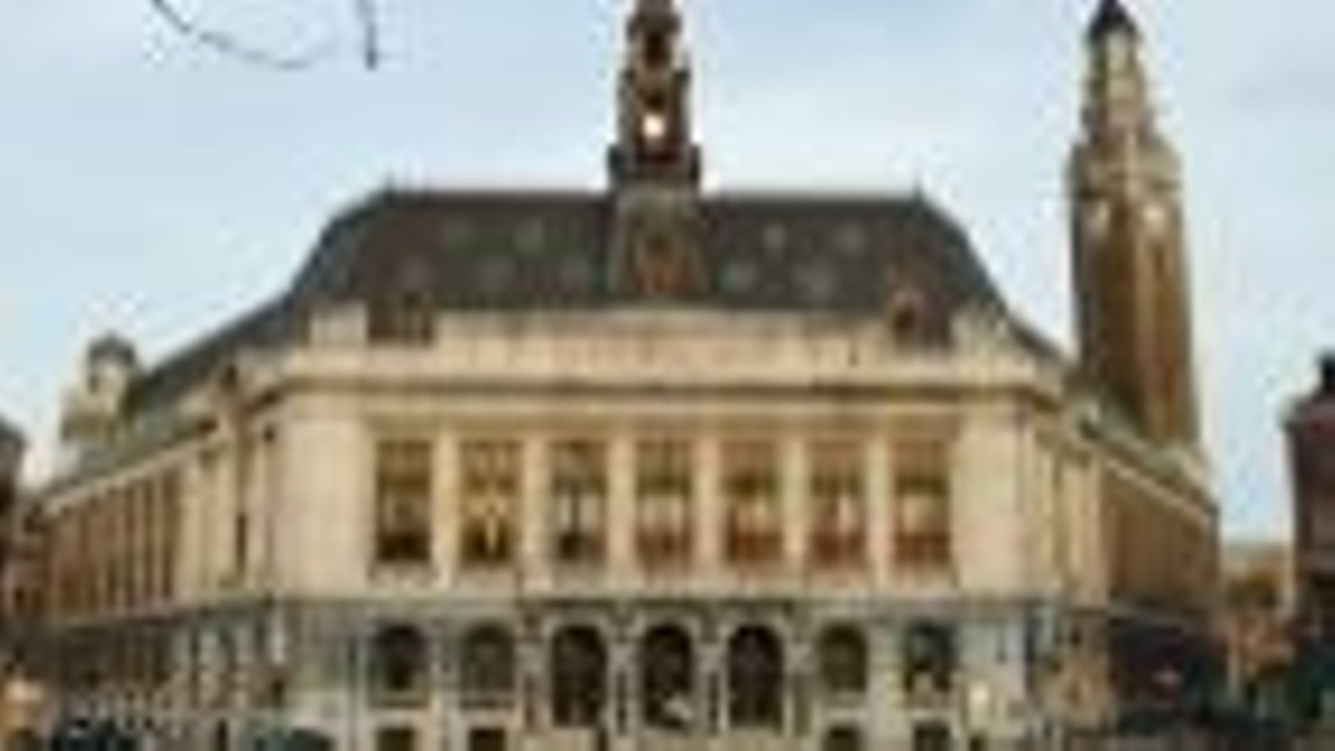 Du côté de la Ville de Charleroi, on promet que cette réorganisation n’entraînera pas de pertes d’emplois.