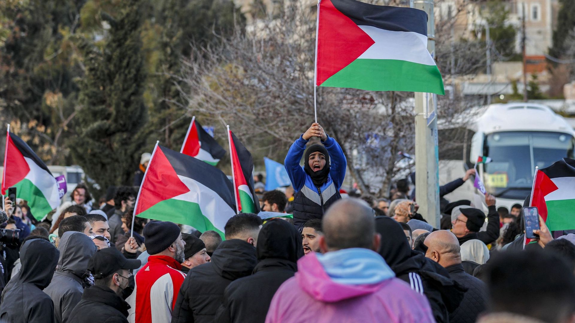 Manifestation à laquelle ont participé des Palestiniens, des Israéliens et d'autres militants étrangers dans le quartier de Sheikh Jarrah, à Jérusalem-Est, le 25 février 2022.