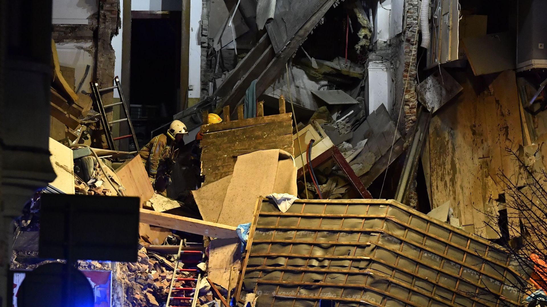 Un immeuble s'effondre après une explosion à Anvers: 7 personnes tirées vivantes des décombres, recherches en cours