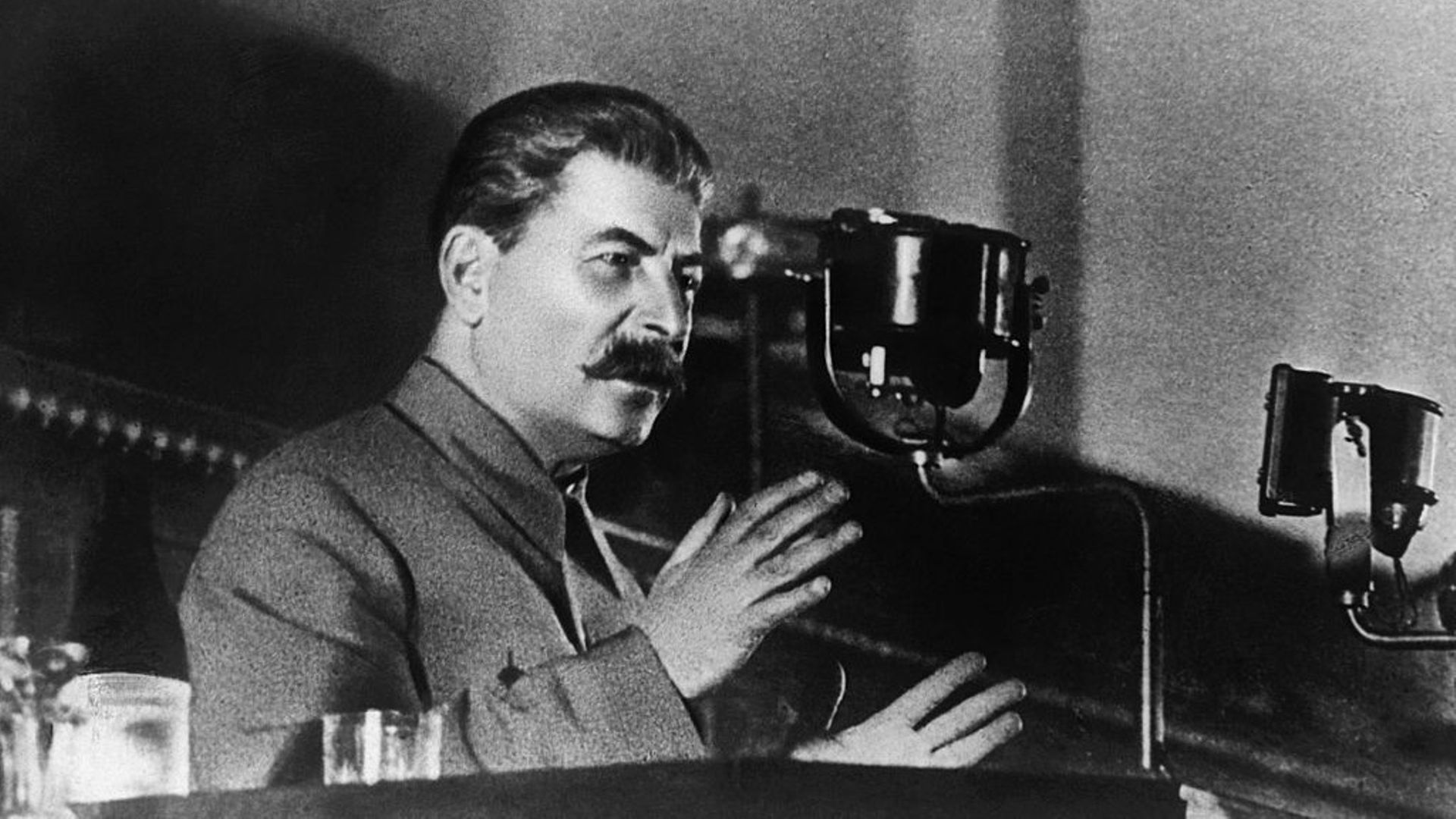 Joseph Staline au 8e Congrès des Soviets.