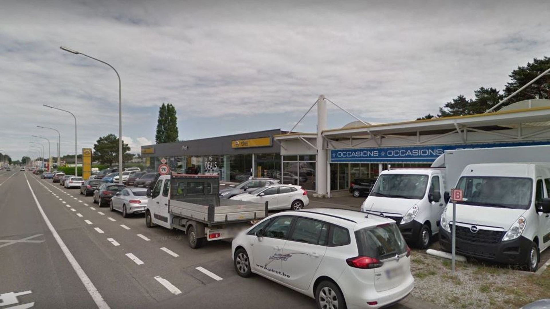 Plusieurs voitures en feu chez un concessionnaire automobile à Wavre