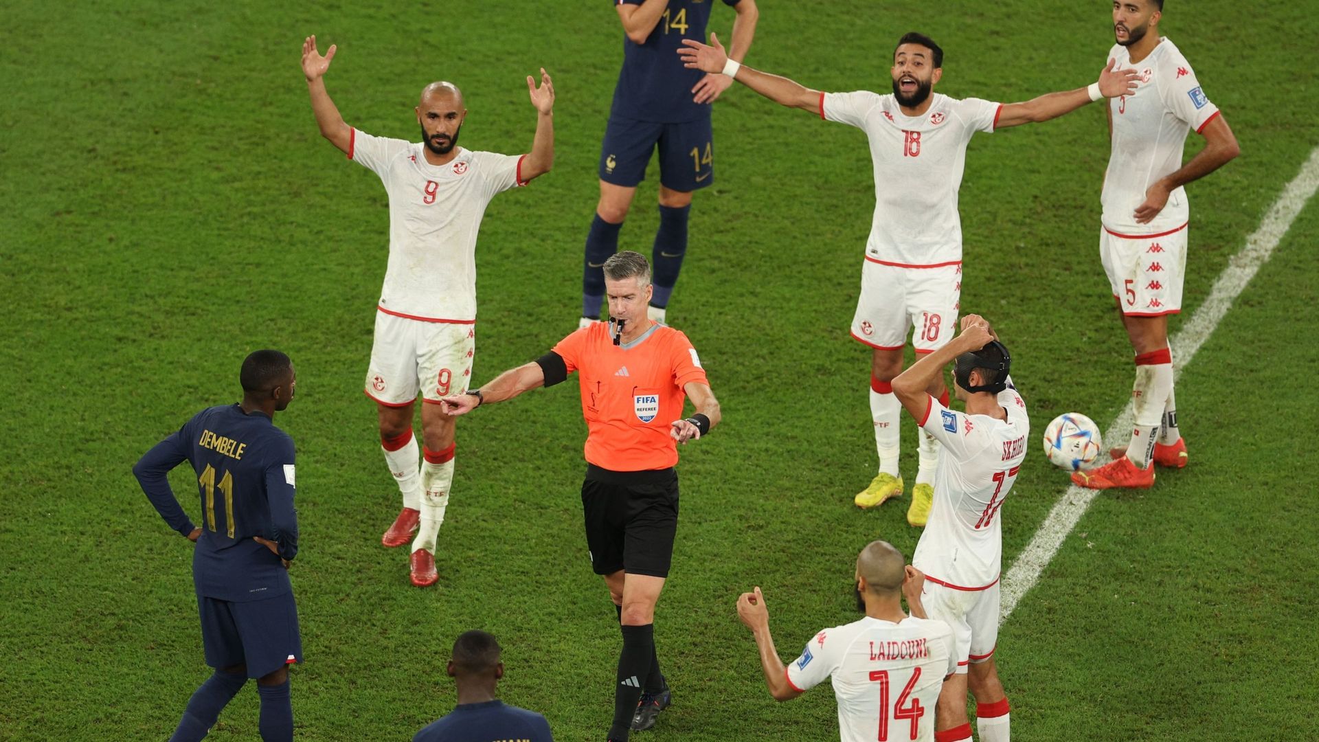 L’arbitre Matthew Conger lors du match entre la France et la Tunisie.