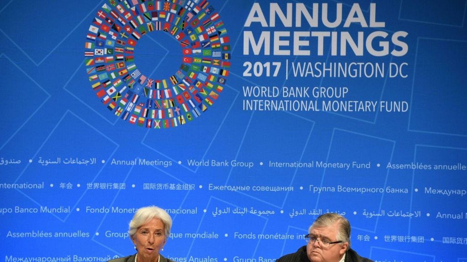La directrice générale du FMI, Christine Lagarde (g), au côté du gouverneur de la Banque centrale du Mexique, Agustin Carstens, le 14 octobre 2017 à Washington