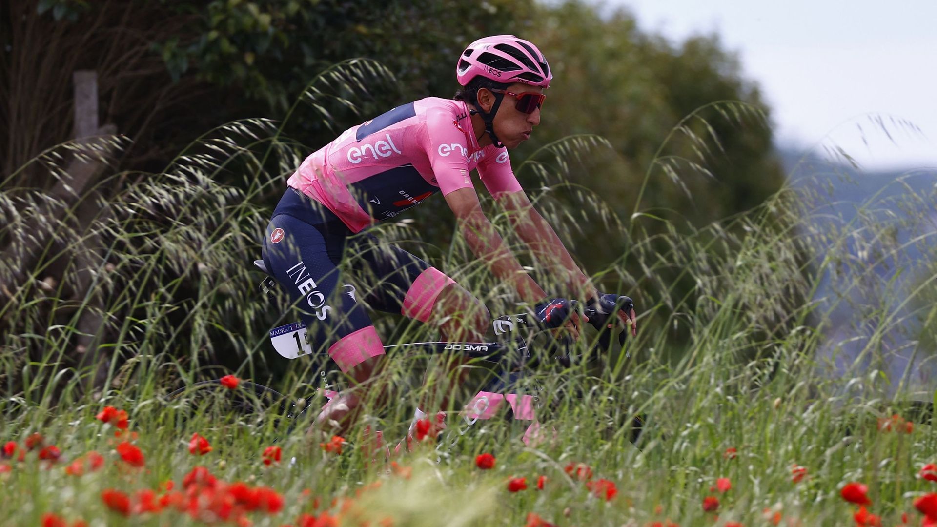 Egan Bernal a pris les commandes du Giro mais Remco Evenepoel reste en embuscade