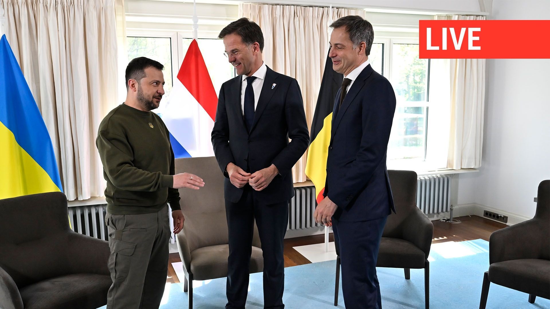 Le président ukrainien Volodymyr Zelensky, le Premier ministre néerlandais Mark Rutte et le Premier ministre Alexander De Croo posent pour le photographe lors d’une réunion sur la situation en Ukraine et le soutien de l’Europe à ce pays, à La Haye, aux Pa