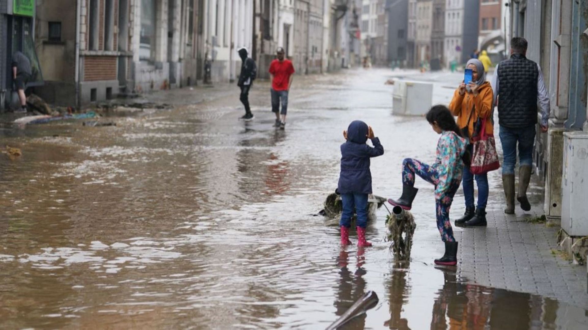 Afin d'aider les sinistrés des inondations torrentielles de 2021 à se reloger, la Région wallonne avait planché sur diverses solutions, dont celle des logements modulaires. 