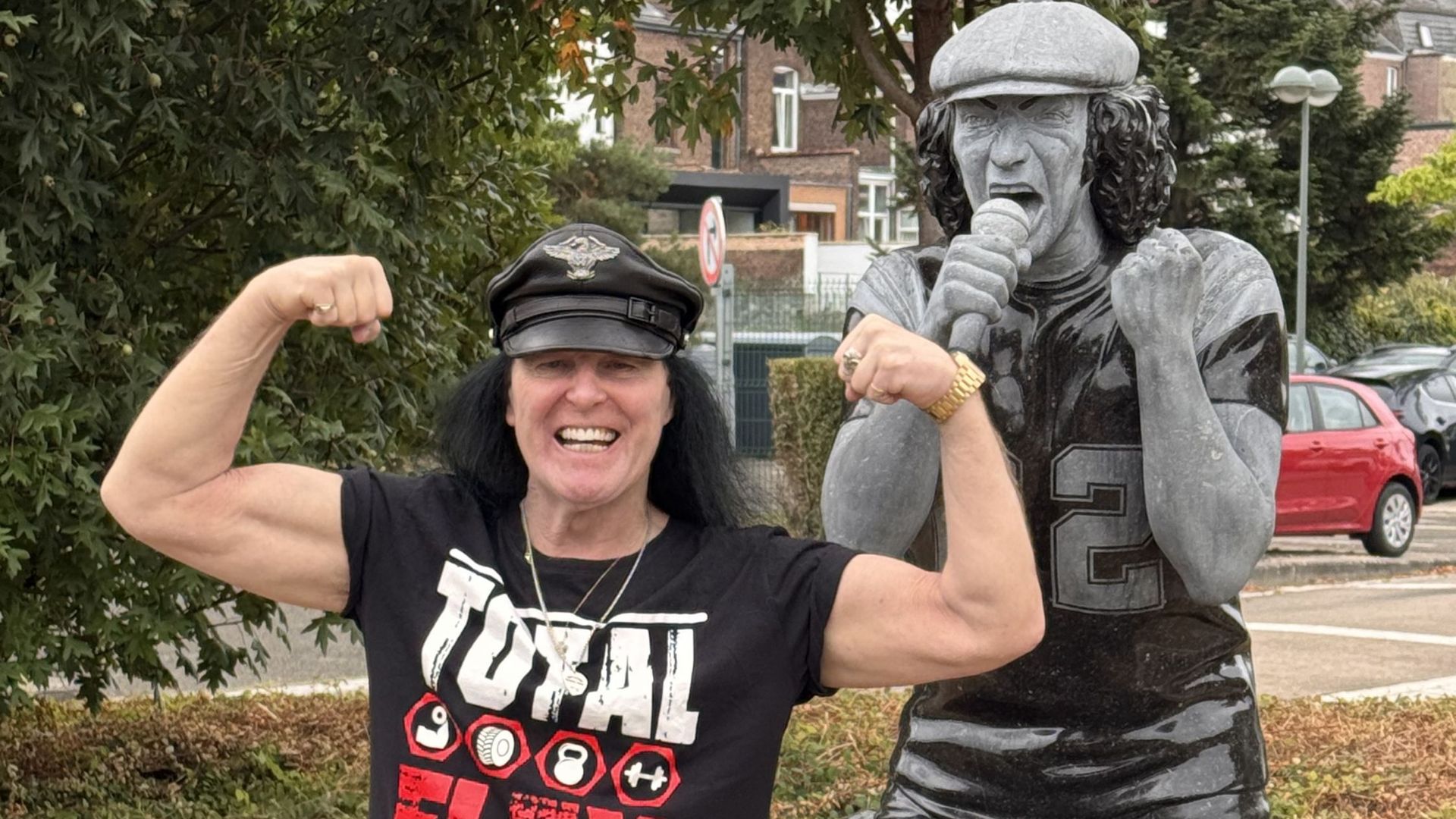 AC/DC : à Namur, le tout premier chanteur revient sur la naissance du groupe
