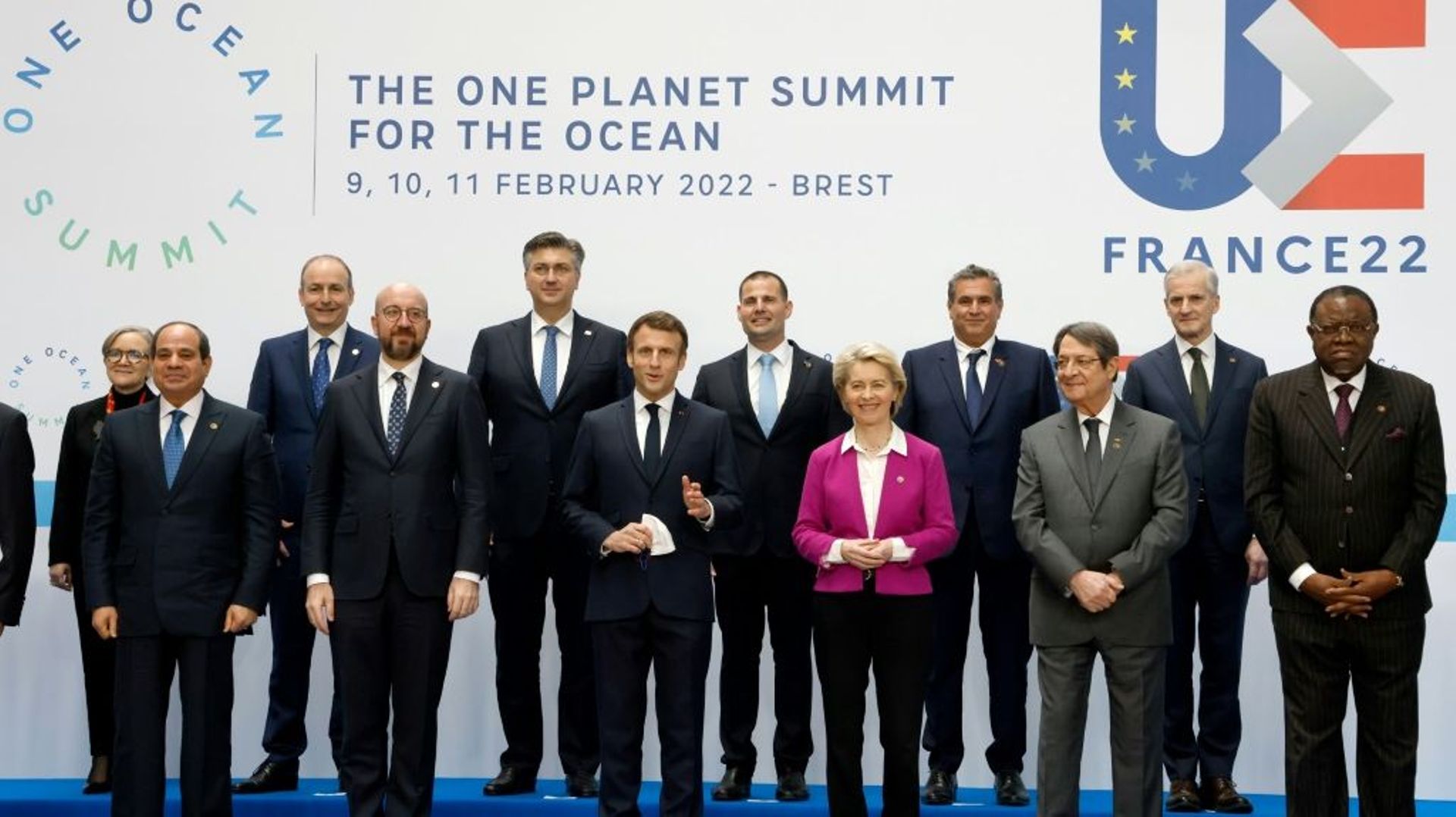 Photo de famille des participants au sommet pour l'Océan, le 11 février 2022 à Brest