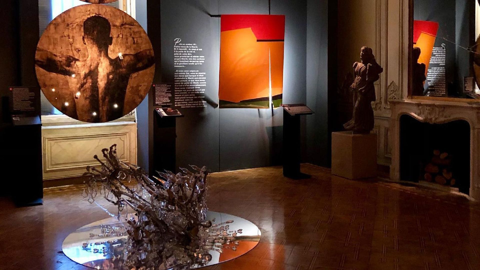 L'exposition "L'Art Blessé" rend hommage à la résilience de la scène artistique de Beyrouth suite aux deux explosions du 4 août dernier.