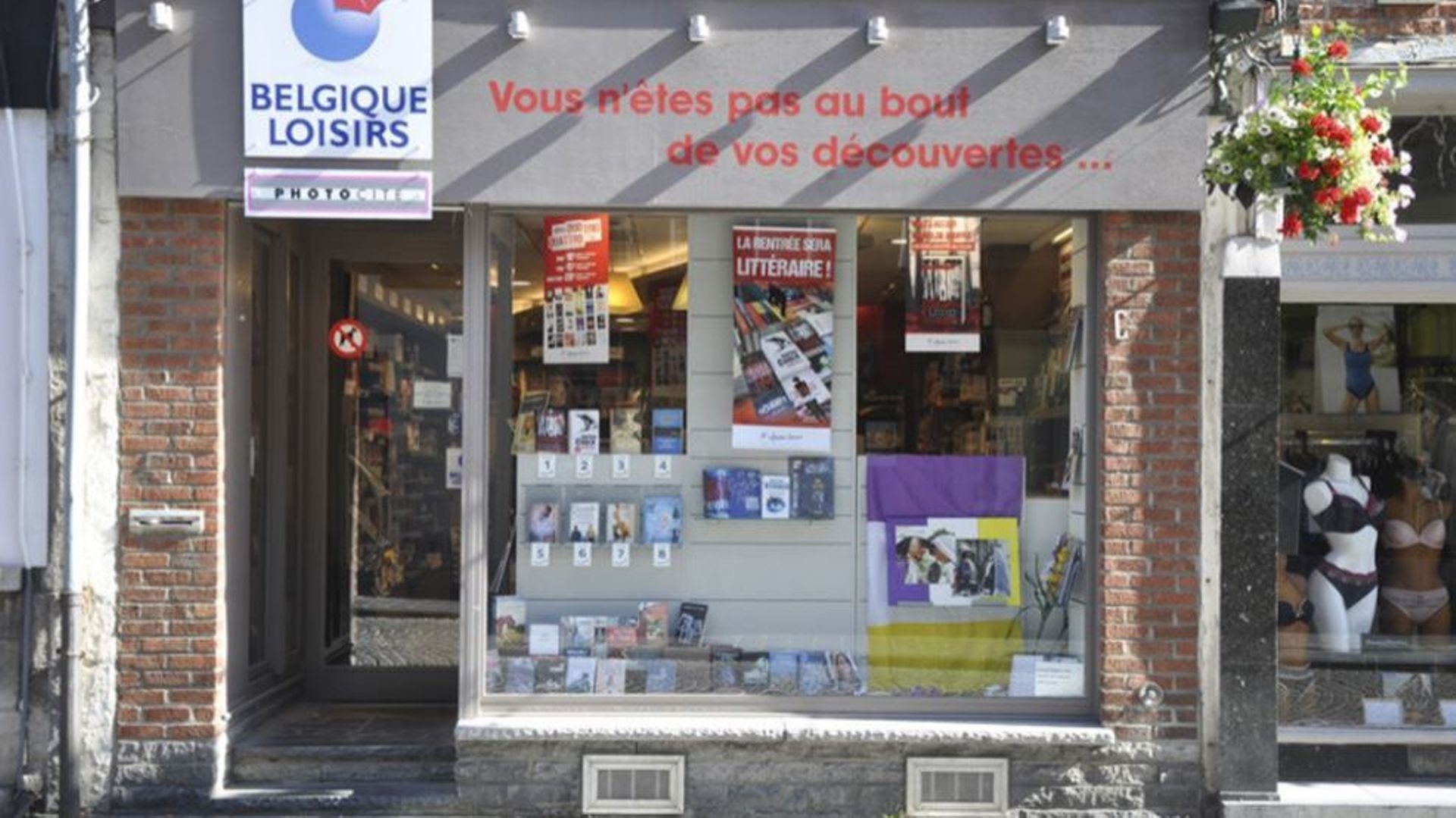 Belgique Loisirs, dont le siège est situé à Ath (Hainaut) et qui comptait encore plusieurs magasins, explique avoir été contrainte par la crise sanitaire à arrêter définitivement ses activités.