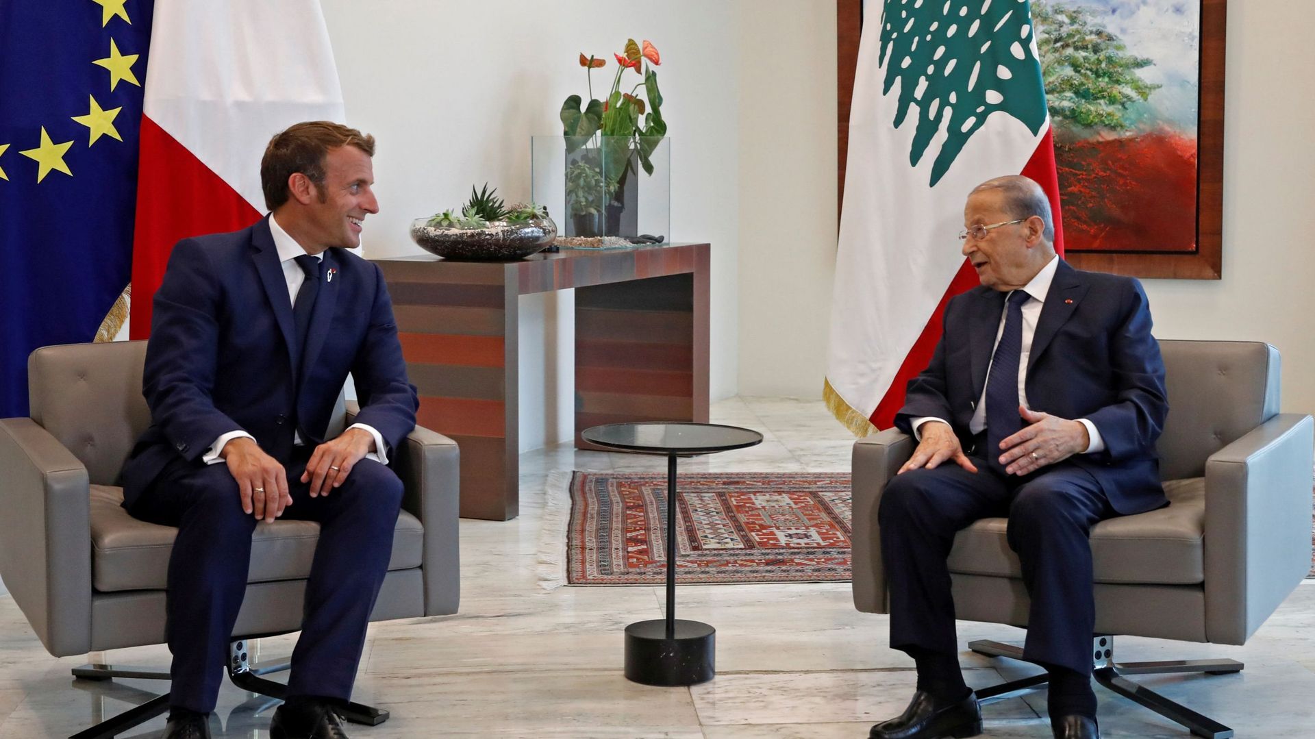 Emmanuel Macron aux côtés du Président libanais