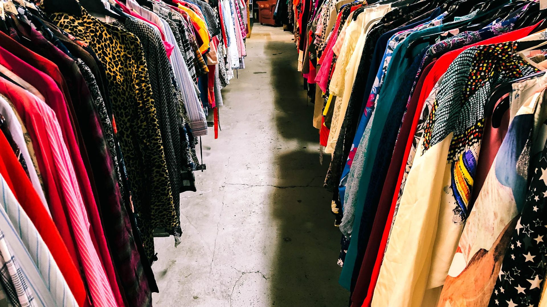 33 millions de consommateurs ont acheté des vêtements de seconde main pour la première fois en 2020 aux Etats-Unis.