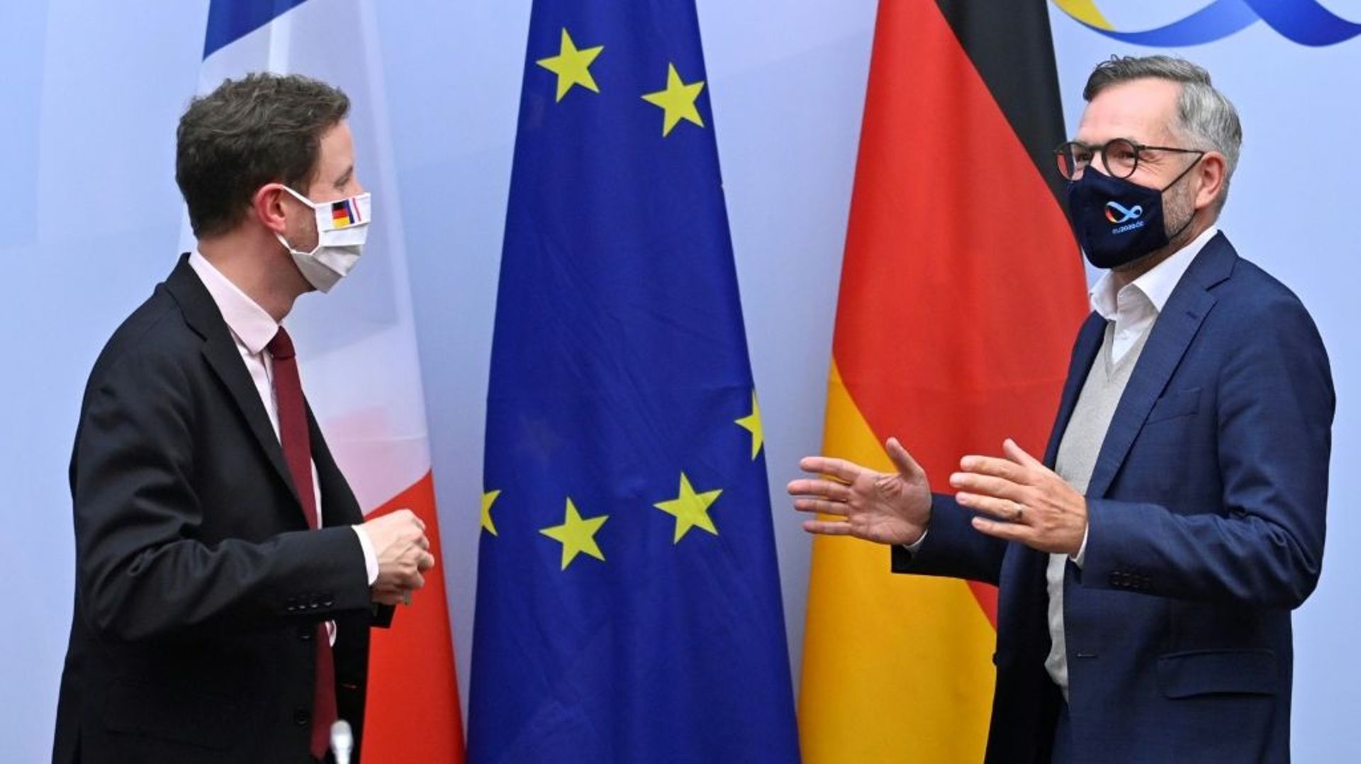 Le secrétaire d'Etat français aux affaires européennes Clément Beaune (à gauche) et son homologue allemand Michael Roth, le 7 septembre 2020 à Berlin