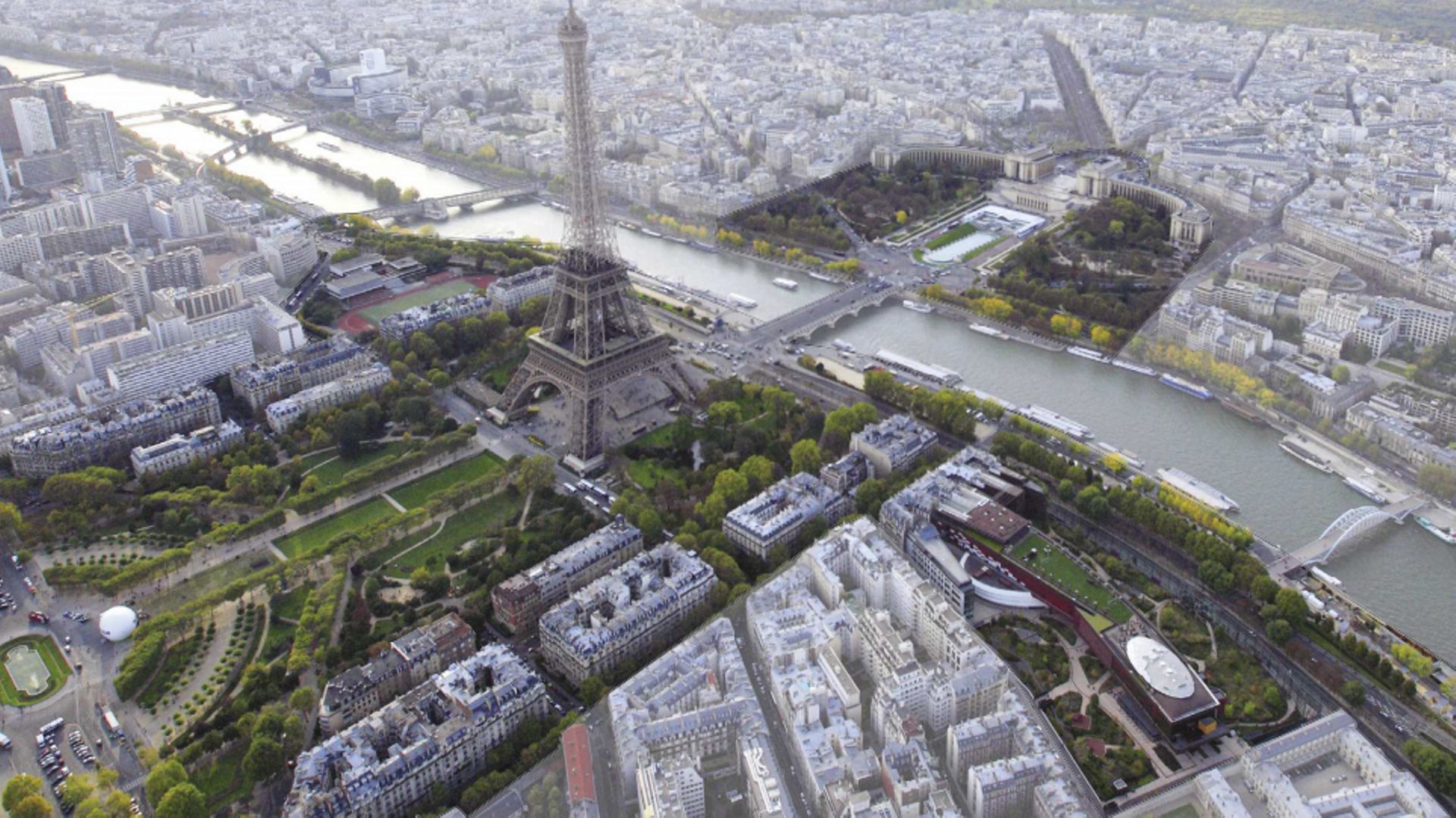 France : le site de la Tour Eiffel piétonnisé et végétalisé d'ici 2024