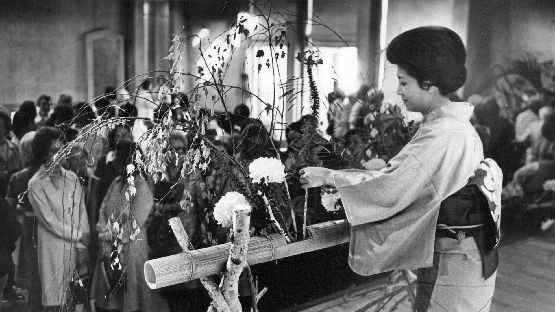 1975, Ikebana International. Kasumi Teshigahara.

