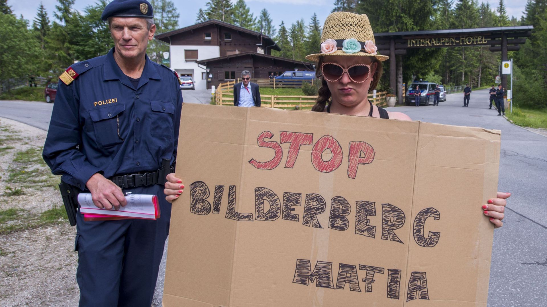 Chaque année, des manifestants s'opposent au sommet de Bilderberg